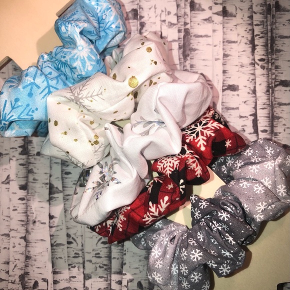 5 piece Christmas Scrungie set - Picture 3 of 9